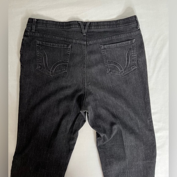 Gloria Vanderbilt Straight Leg Jeans Women's 18 Average Black 5-Pocket High Rise - Picture 8 of 10